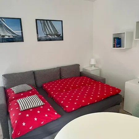 U Letiste V Praze Тухомержице