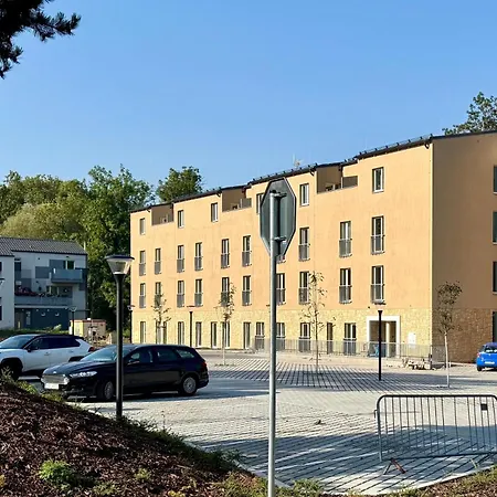 U Letiste V Praze Тухомержице