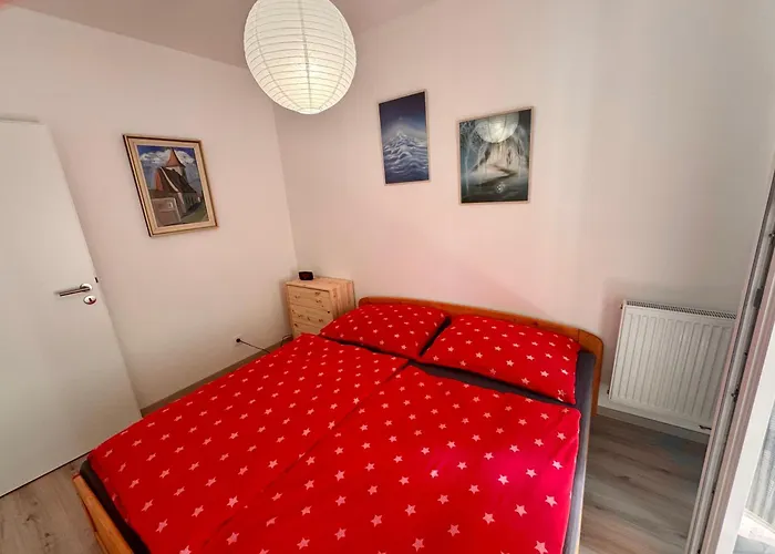 U Letiste V Praze Тухомержице